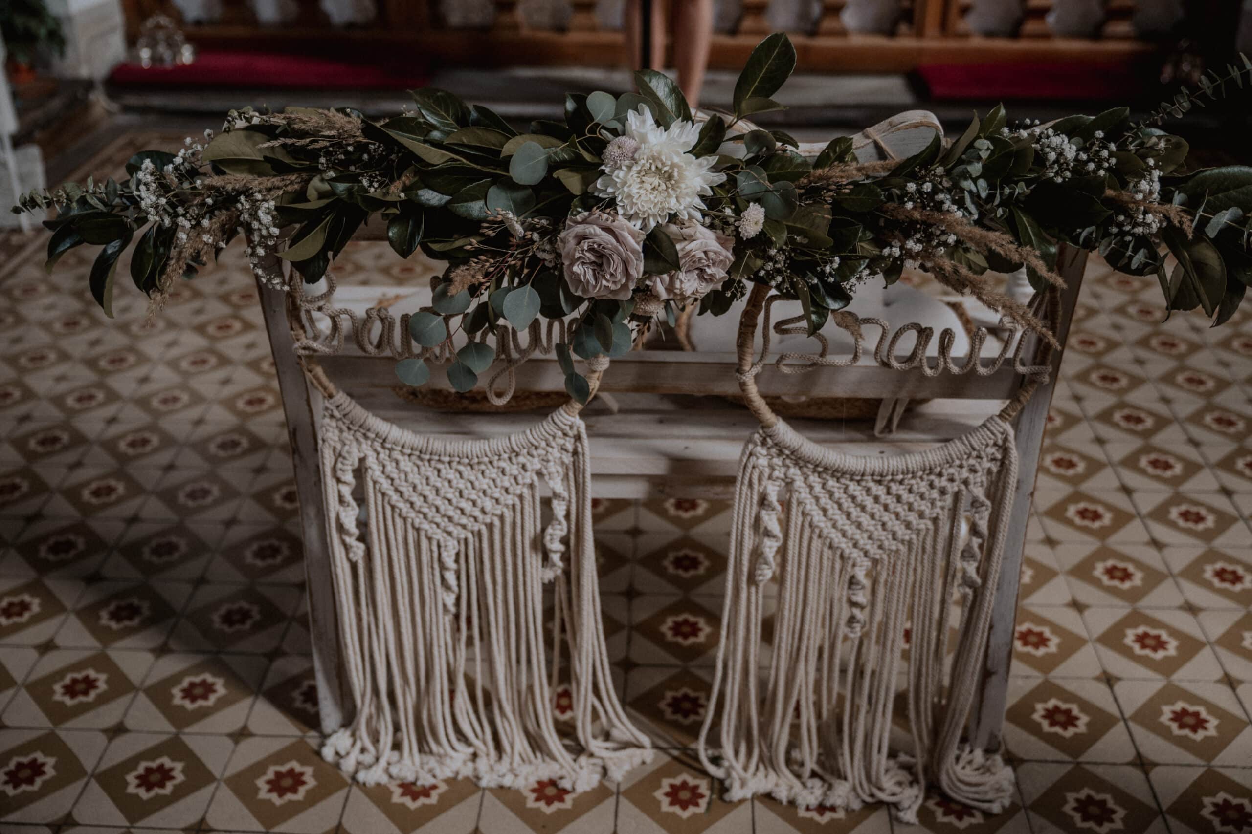 Boho freie Trauung heiraten in Bärenweiler in Kisslegg Muddy Boots and Dirty Fringe Regenhochzeit Heimat Bärenweiler Hochzeit Ja-Ort im Kleinod Bärenweiler Location mit Kapelle